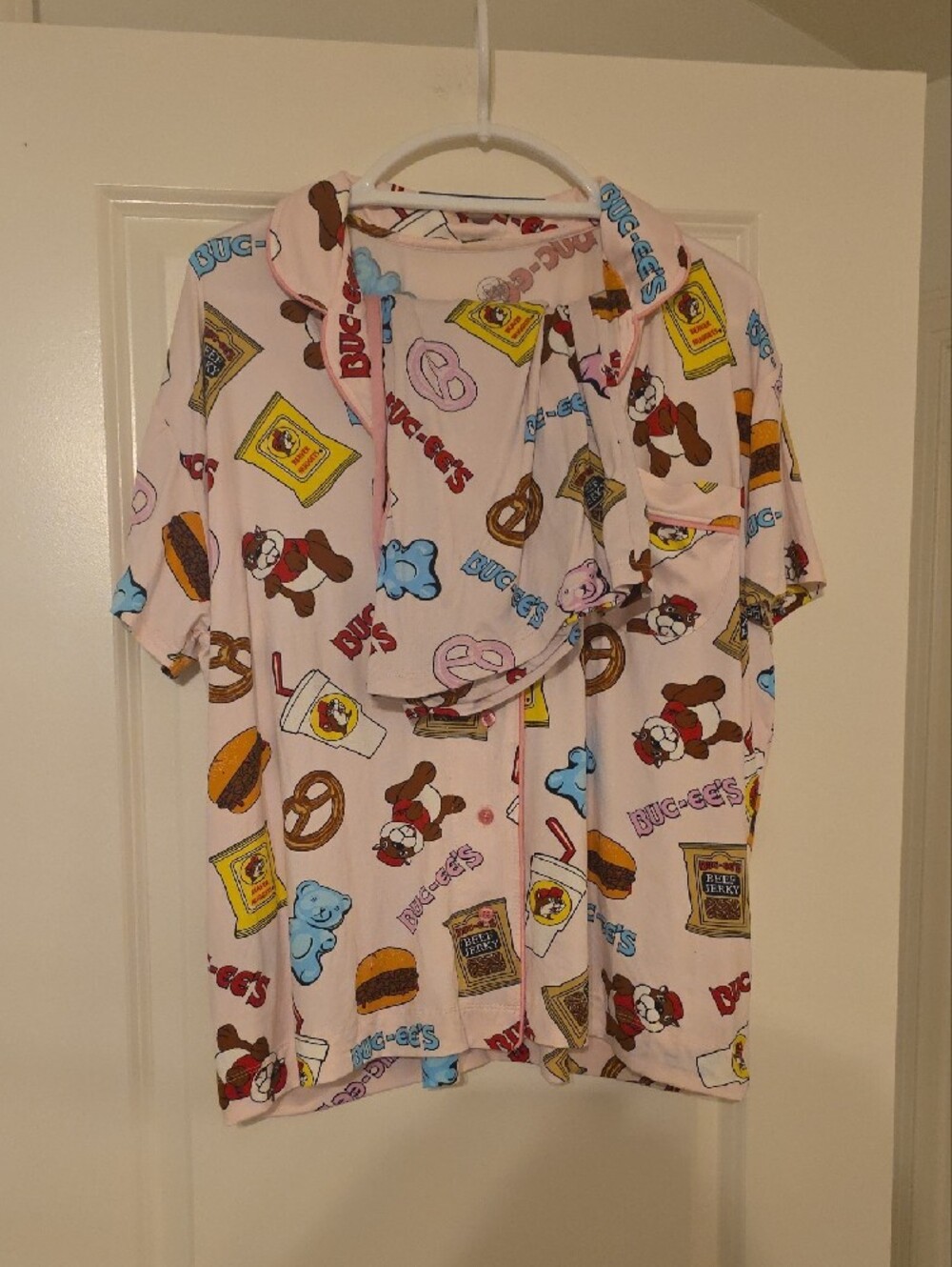 Matching Buc-ees Pj Set. - Picture 5 of 6